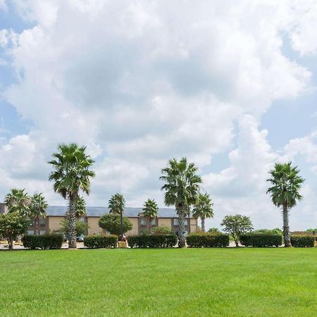 Howard Johnson By Wyndham Iowa La Exterior photo